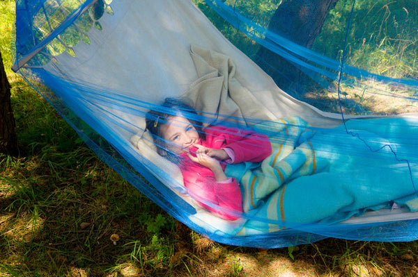http://www.hammockuniverse.com/cdn/shop/articles/Hammock-Universe-Blog-Featured-Image-DEALING-WITH-MOSQUITOS---HOW-TO-CAMP-IN-PEACE_600x.jpg?v=1678803391